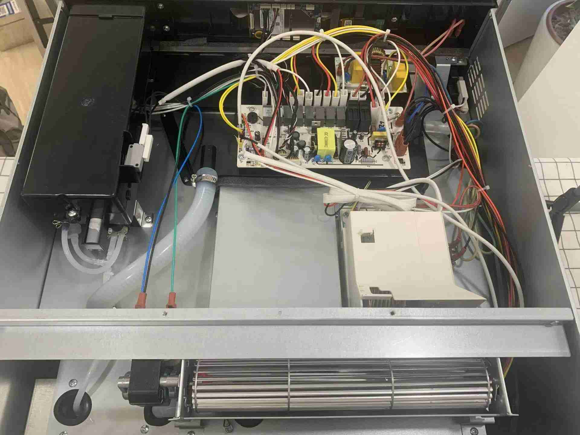 Поперечный вентилятор ChungFo улучшает эффективность охлаждения ведущей микроволновой печи, пароварки и духовки